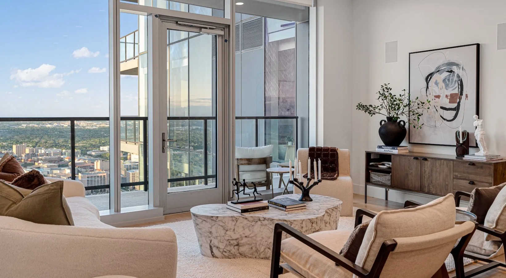 6G penthouse city view